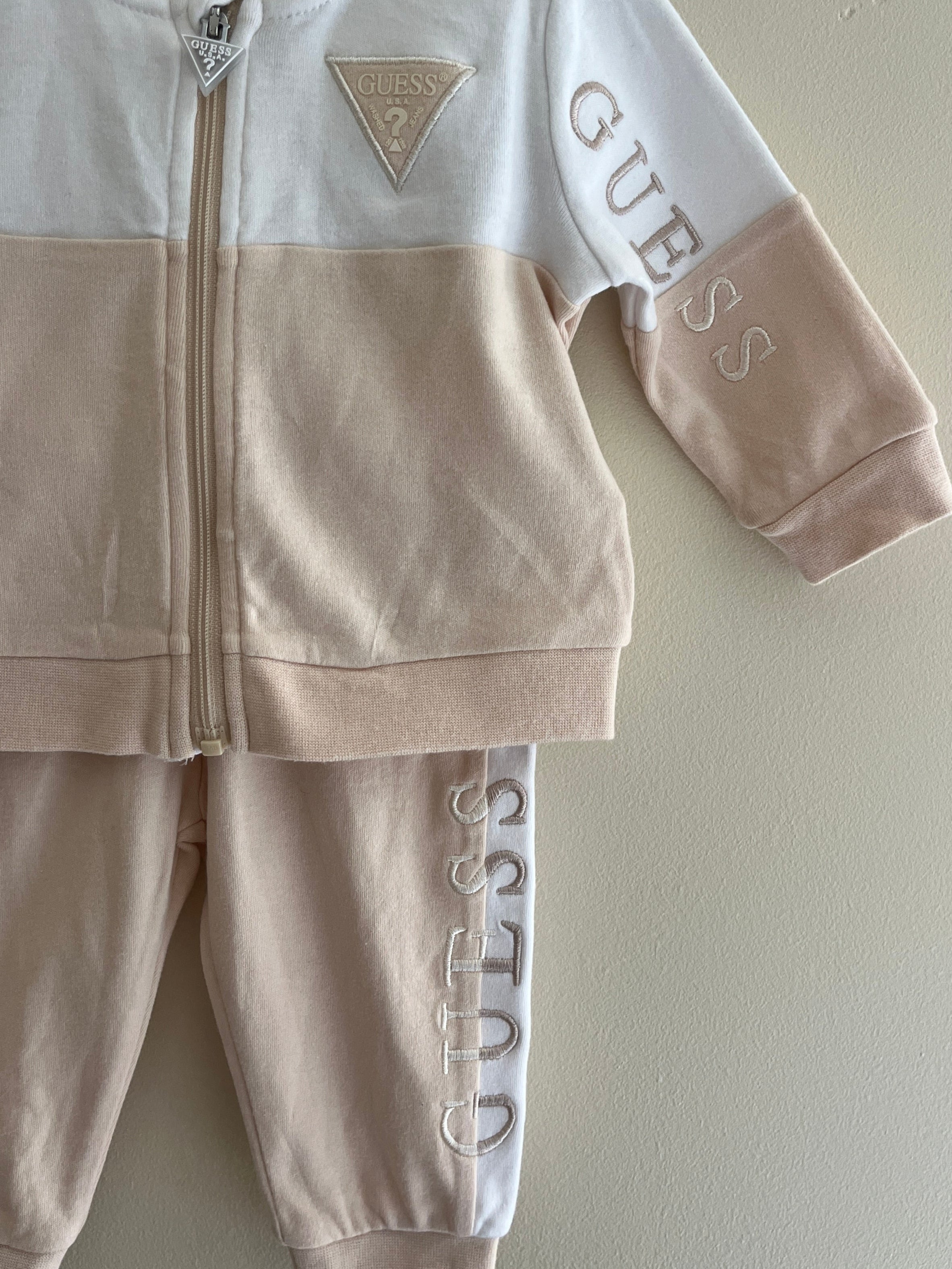GUESS TRAININGSPAK SET ROMPER MET BROEK EN VEST