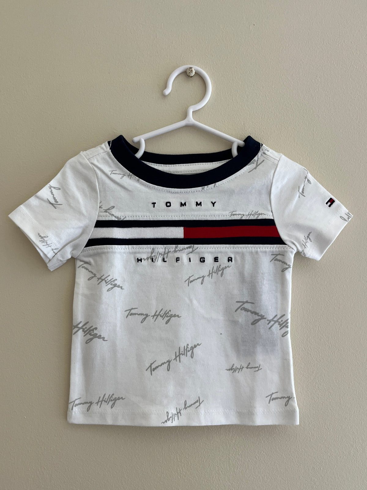 TOMMY HILFIGER T-SHIRT