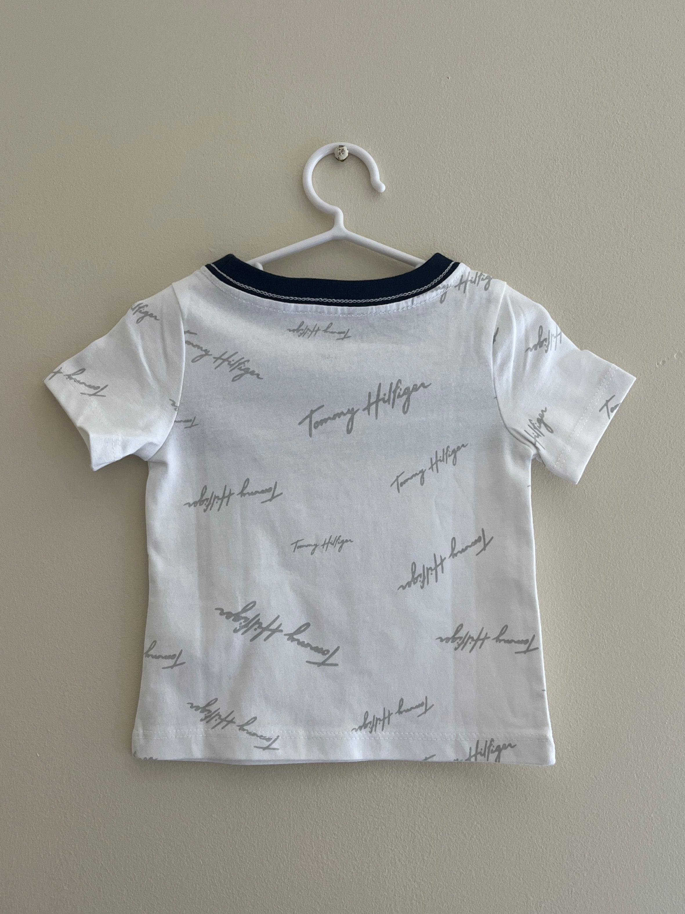 TOMMY HILFIGER T-SHIRT